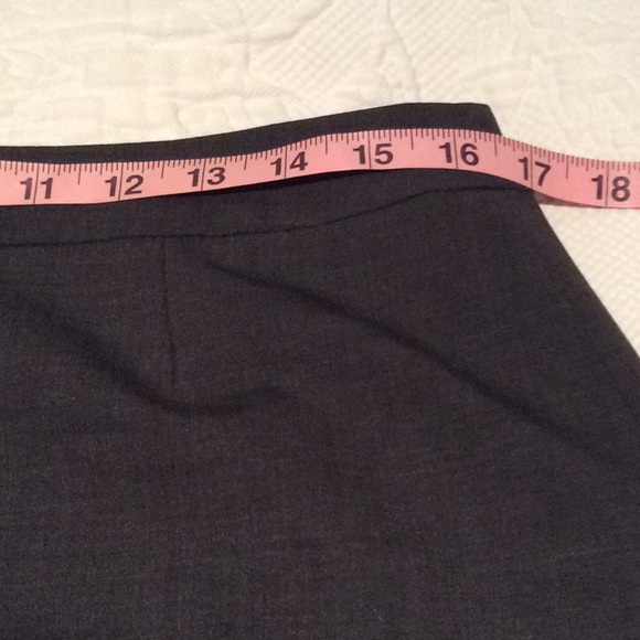 Hugo Boss virgin wool skirt 10. Like new. - Picture 4 of 8